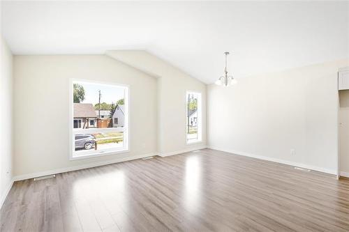 824 Martin Ave, Winnipeg, MB 