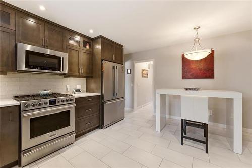 206 Foxmeadow Dr, Winnipeg, MB 