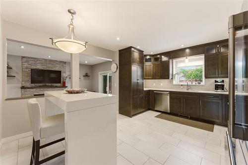 206 Foxmeadow Dr, Winnipeg, MB 