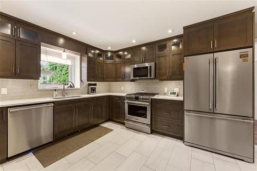 206 Foxmeadow Dr, Winnipeg, MB 