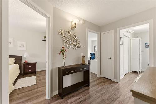 206 Foxmeadow Dr, Winnipeg, MB 