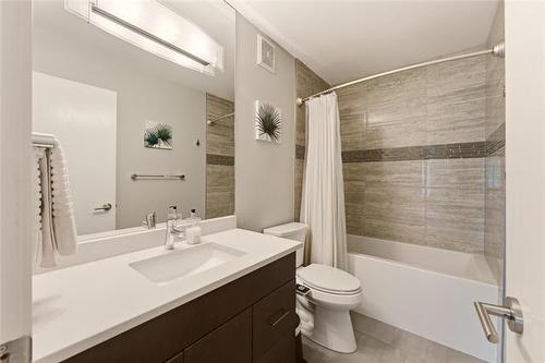 206 Foxmeadow Dr, Winnipeg, MB 