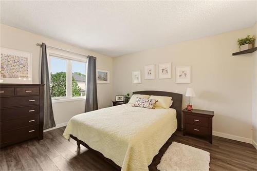 206 Foxmeadow Dr, Winnipeg, MB 