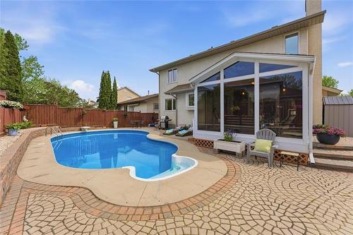 206 Foxmeadow Dr, Winnipeg, MB 