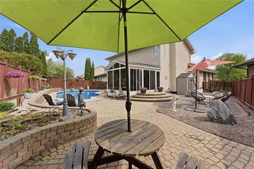 206 Foxmeadow Dr, Winnipeg, MB 