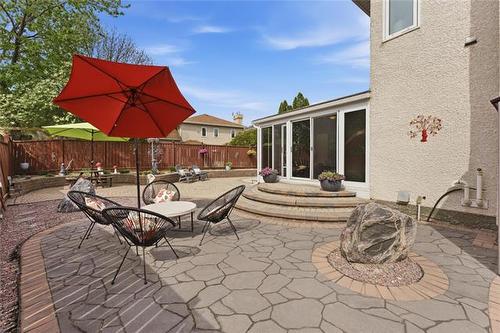 206 Foxmeadow Dr, Winnipeg, MB 
