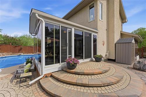 206 Foxmeadow Dr, Winnipeg, MB 
