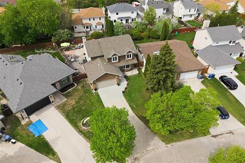 206 Foxmeadow Dr, Winnipeg, MB 