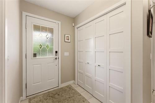 206 Foxmeadow Dr, Winnipeg, MB 