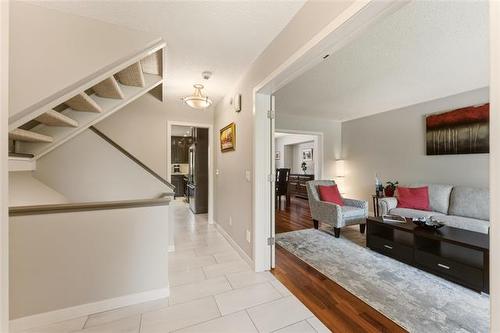 206 Foxmeadow Dr, Winnipeg, MB 