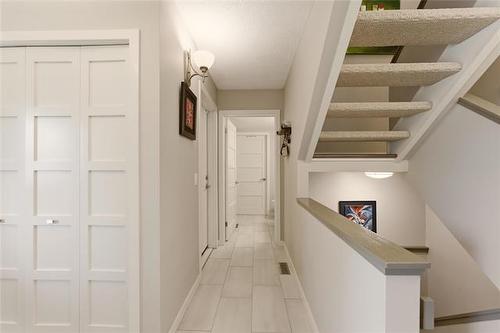 206 Foxmeadow Dr, Winnipeg, MB 