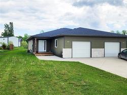 77 Amberfield DR  Mitchell, MB R5G 2N5