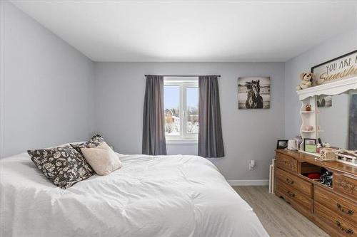 77 Amberfield Dr, Mitchell, MB 