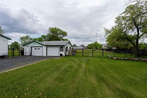 1090 Lyons St, Headingley, MB 
