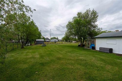 1090 Lyons St, Headingley, MB 