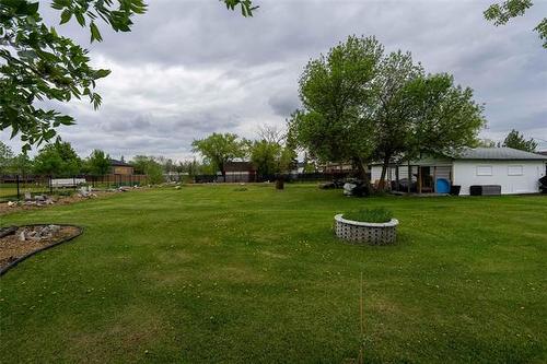 1090 Lyons St, Headingley, MB 