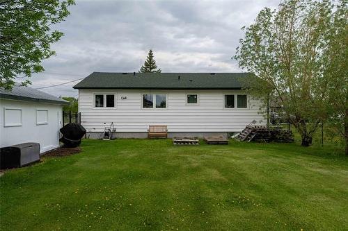 1090 Lyons St, Headingley, MB 