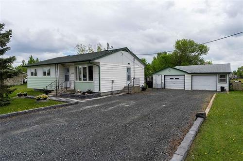 1090 Lyons St, Headingley, MB 