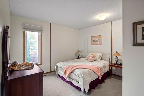 2 Furness Bay, Winnipeg, MB 