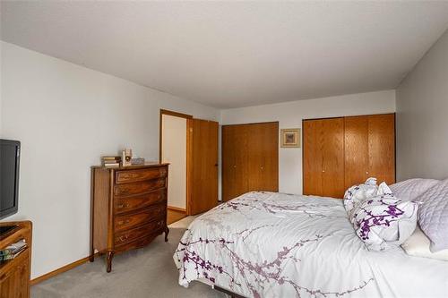 2 Furness Bay, Winnipeg, MB 