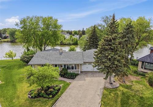 14 Seabrook COVE  Winnipeg, MB R2J 3G2