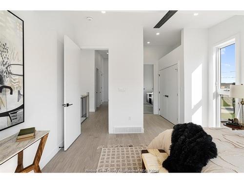 2041 Seneca Street, Windsor, ON - Indoor