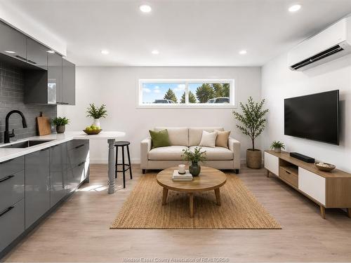 2041 Seneca Street, Windsor, ON - Indoor Photo Showing Living Room