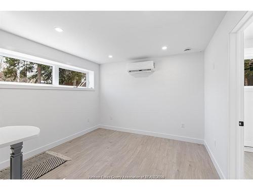 2041 Seneca Street, Windsor, ON - Indoor Photo Showing Other Room
