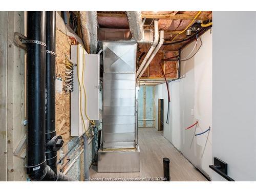 2041 Seneca Street, Windsor, ON - Indoor Photo Showing Basement