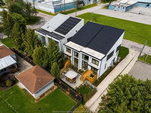 2041 Seneca Street, Windsor, ON - Outdoor