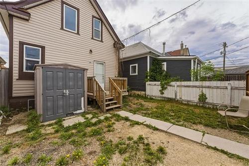 241 Harbison Ave, Winnipeg, MB 