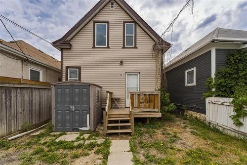 241 Harbison Ave, Winnipeg, MB 