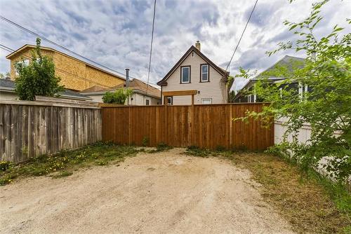 241 Harbison Ave, Winnipeg, MB 