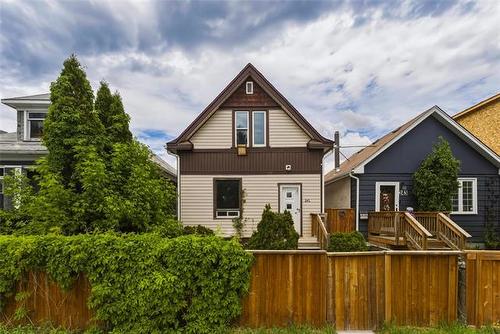 241 Harbison Ave, Winnipeg, MB 