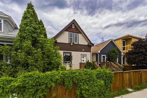 241 Harbison Ave, Winnipeg, MB 