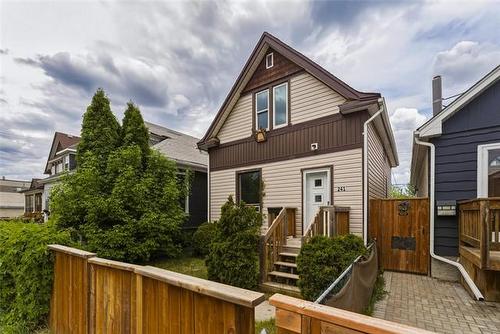 241 Harbison Ave, Winnipeg, MB 