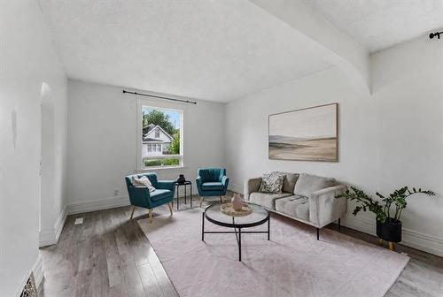 241 Harbison Ave, Winnipeg, MB 