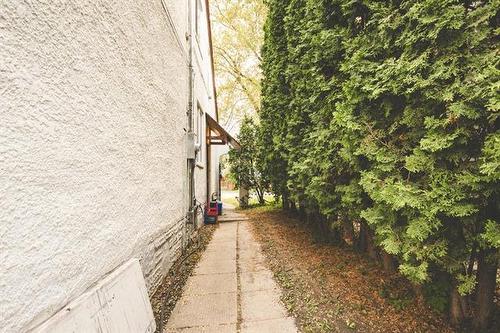 616 Minto St, Winnipeg, MB 