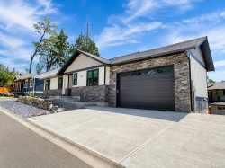 2036 Oakhill Pl Duncan, BC V9L 0J2