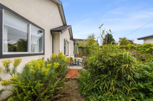 2902 Irma St, Victoria, BC 