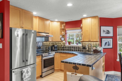 2902 Irma St, Victoria, BC 