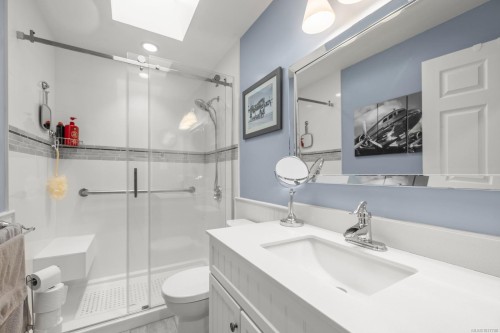 2902 Irma St, Victoria, BC 