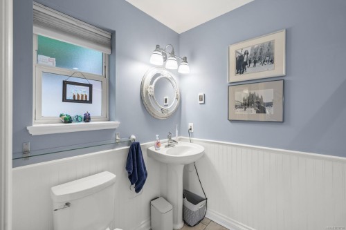 2902 Irma St, Victoria, BC 