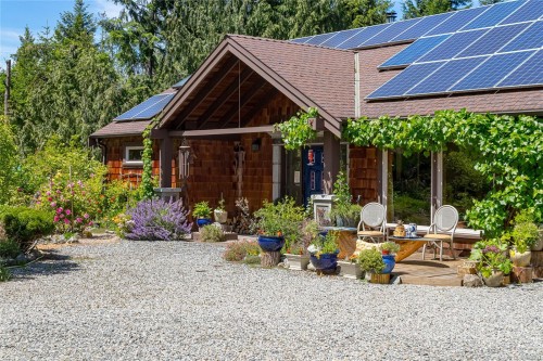 1860 Ashling Rd, Qualicum Beach, BC 