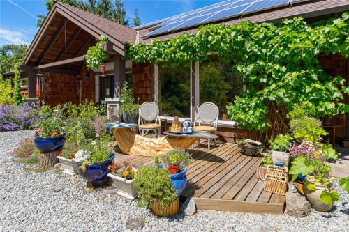 1860 Ashling Rd, Qualicum Beach, BC 