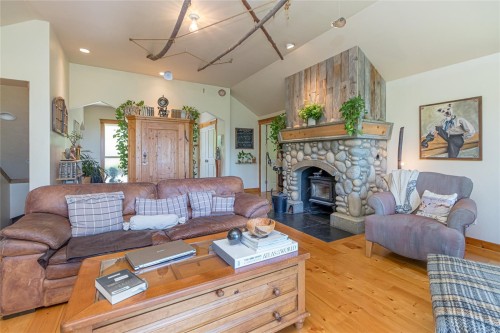 1860 Ashling Rd, Qualicum Beach, BC 