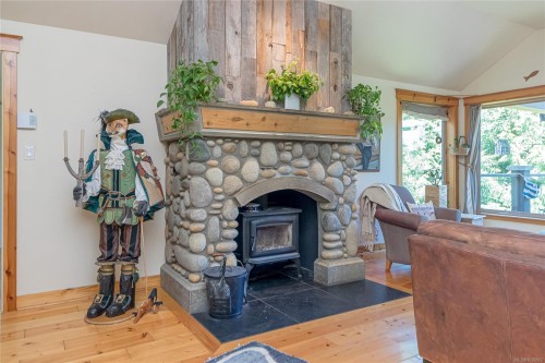 1860 Ashling Rd, Qualicum Beach, BC 