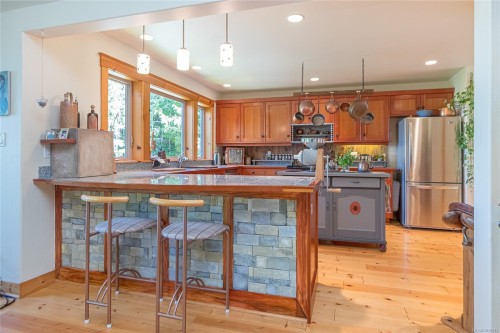 1860 Ashling Rd, Qualicum Beach, BC 