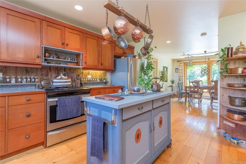 1860 Ashling Rd, Qualicum Beach, BC 