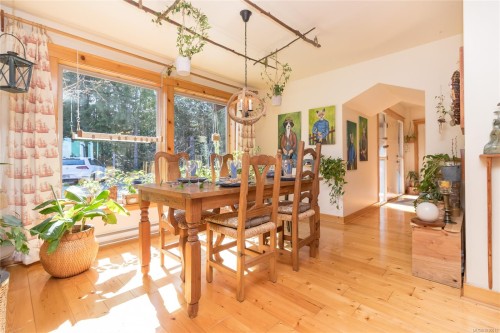 1860 Ashling Rd, Qualicum Beach, BC 